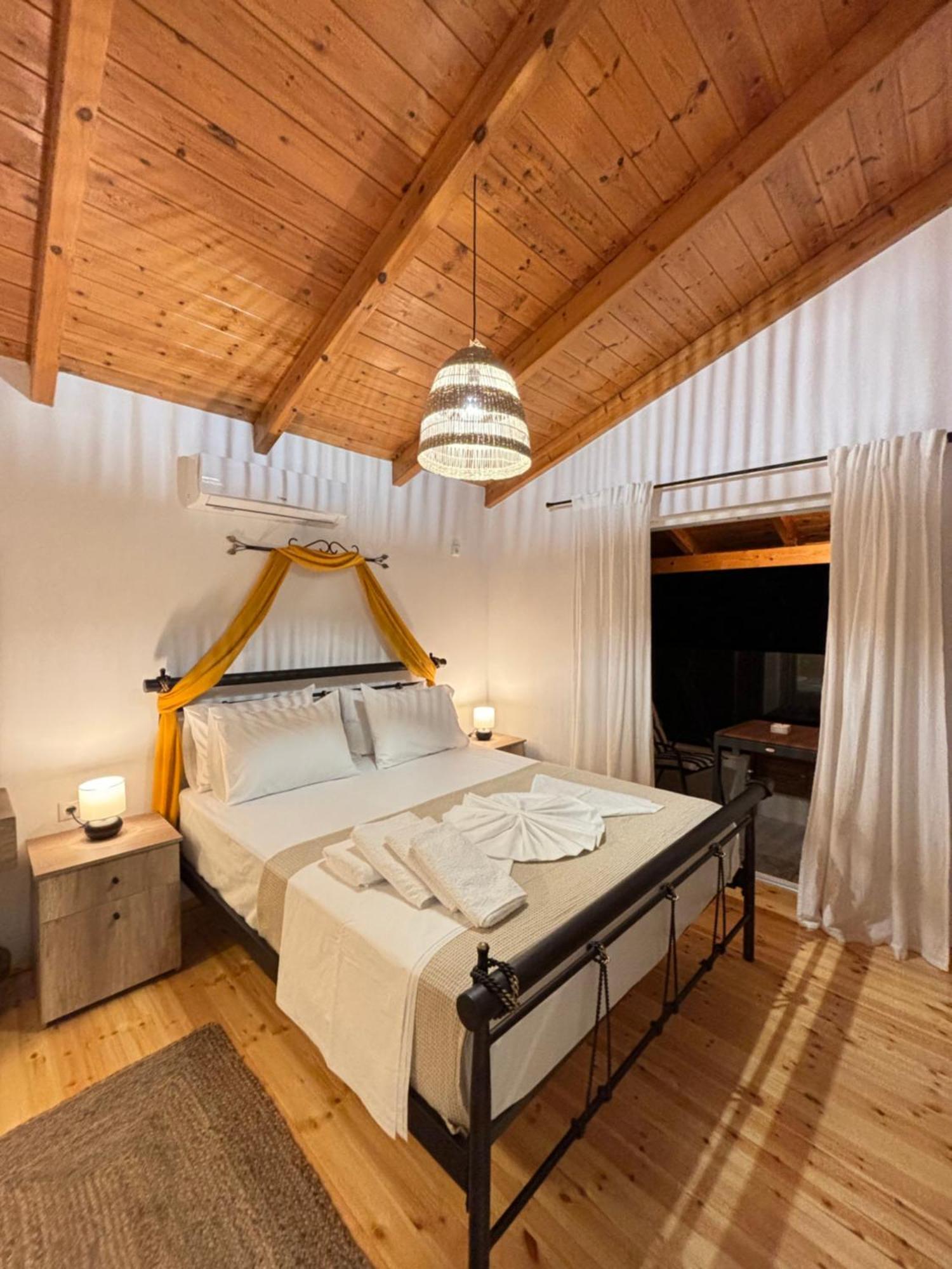 Nacios Bed & Breakfast Himare