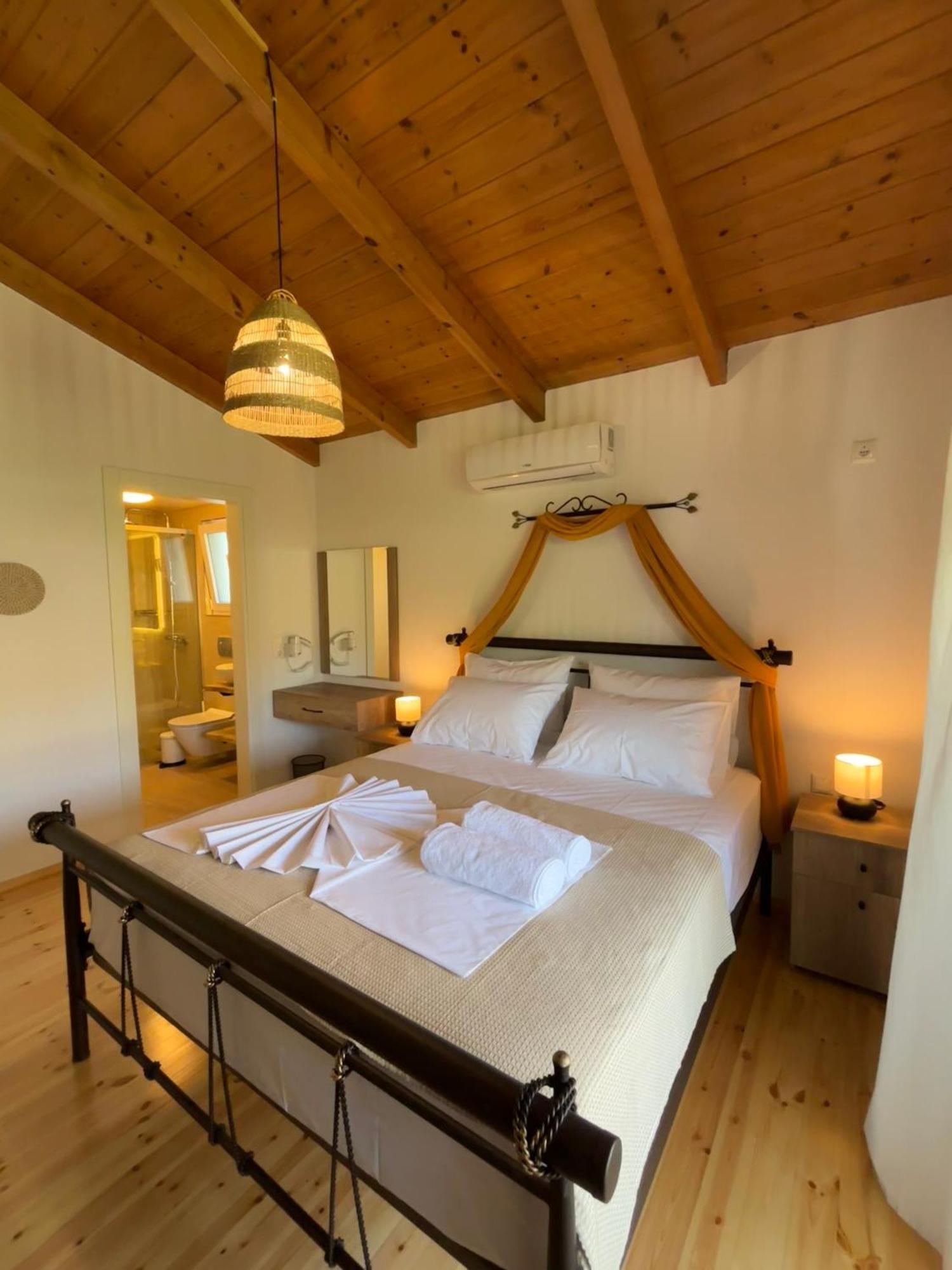 Nacios Bed & Breakfast *