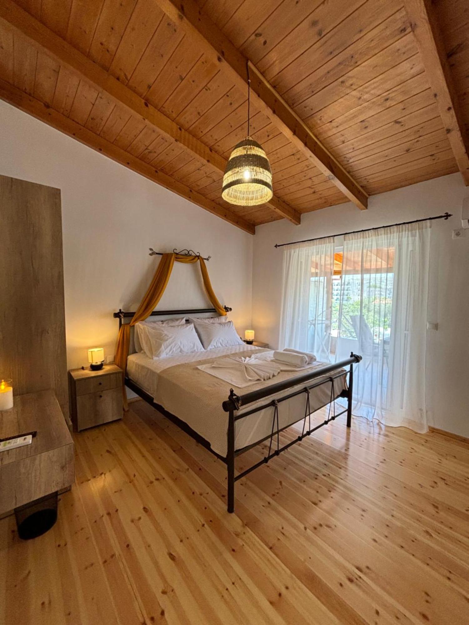Nacios Bed & Breakfast *